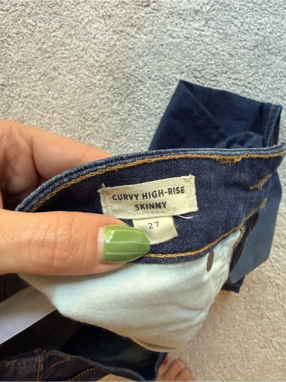 Madewell Curvy High-Rise Skinny Jeans in Dark Blue - Picture 3 of 4